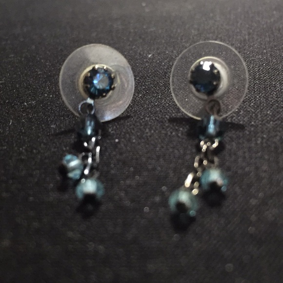 Jewelry - Picture 2 of 3